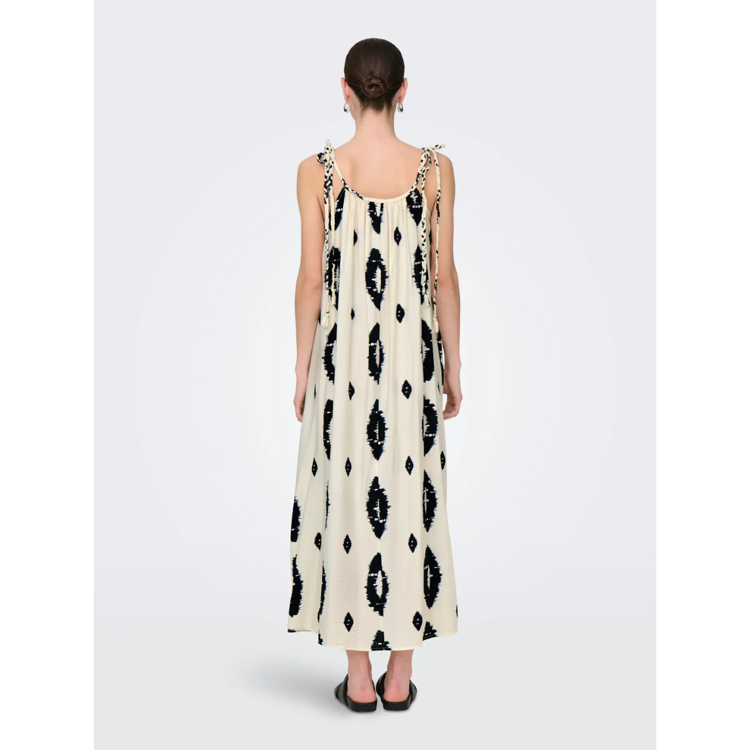 Onlelanor kjole - Cloud dancer/w black